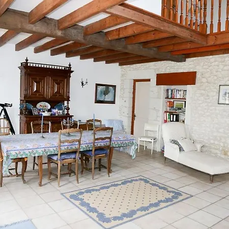Les Roses Tremieres Сasa de vacaciones *