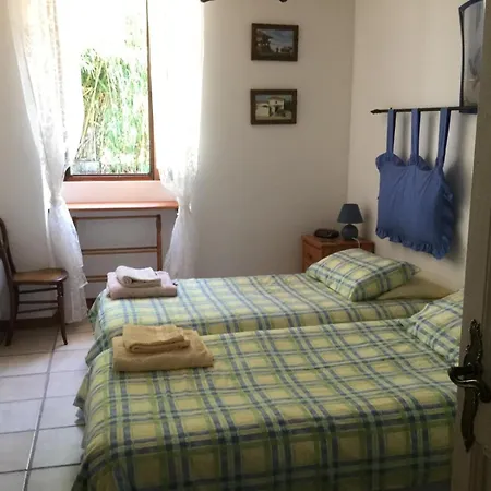 Les Roses Tremieres * Saint-Fort-sur-Gironde