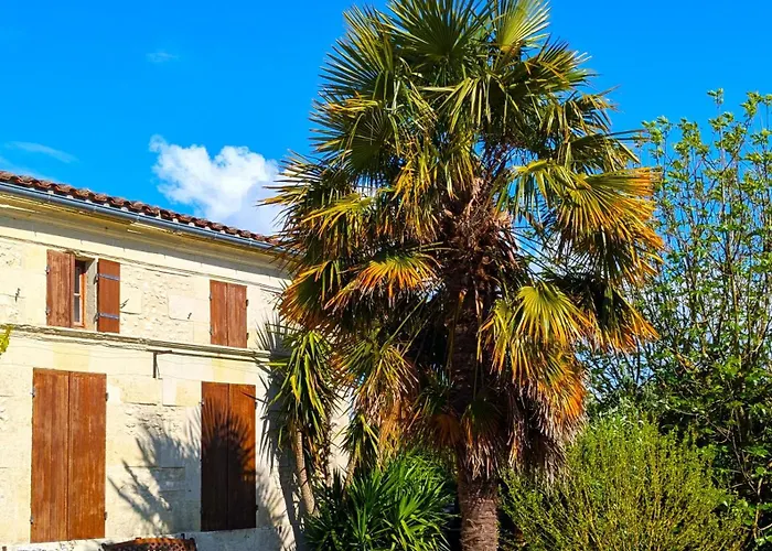 Les Roses Tremieres * Saint-Fort-sur-Gironde