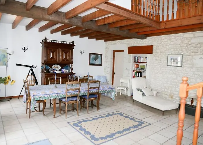 Les Roses Tremieres Сasa de vacaciones *